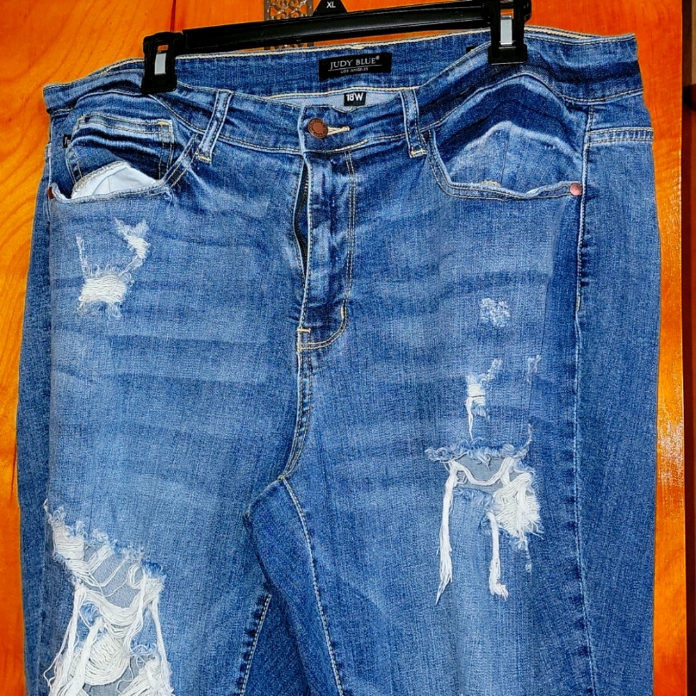 Judy Blue distressed 18w